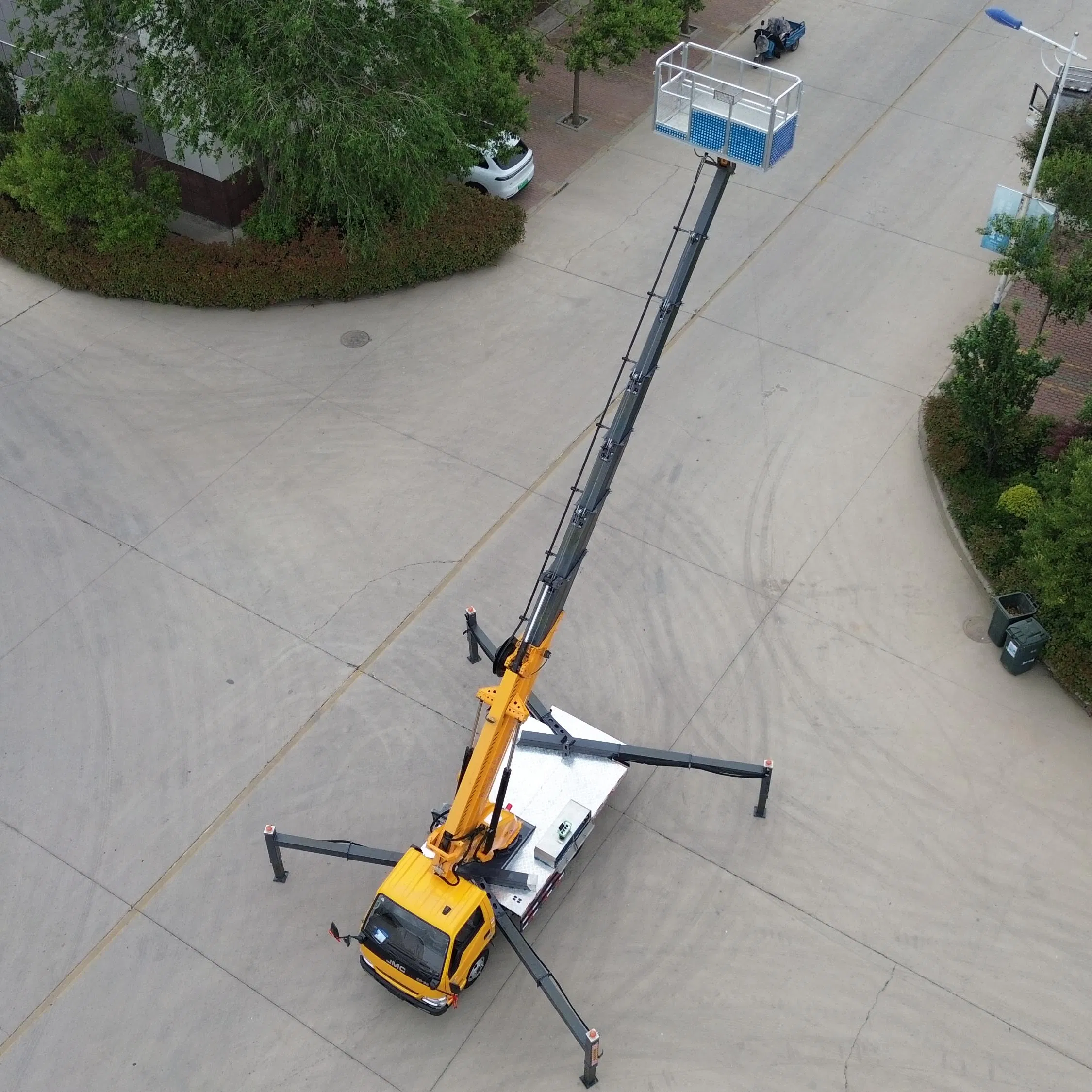 Electric Self Articulated High-Altitude Work Platform 45m Arc-Shaped Arm Hydraulic Mobile Lifting Platform New Condition Diesel
