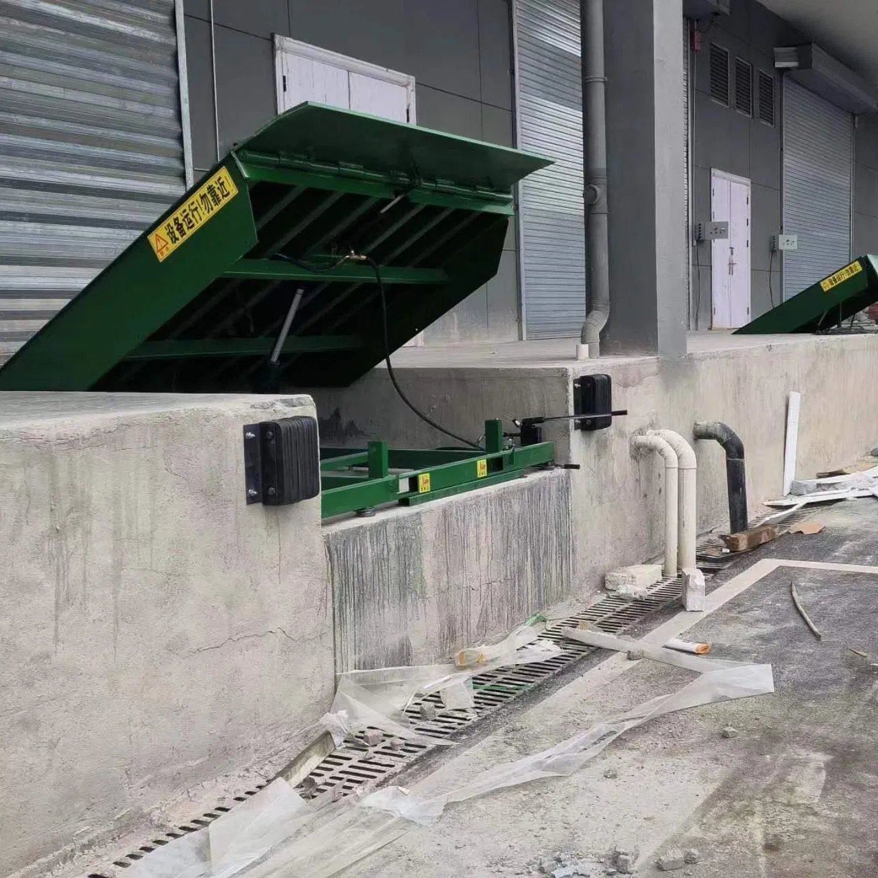 Customized Hydraulic Container Loading Dockramp Dock Leveling Machine Fixed Boarding Bridge with Anti-Collision Block