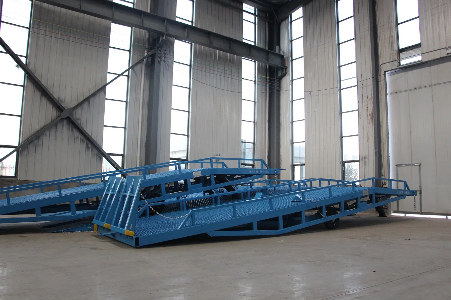 Hydraulic Adjustable Truck Vehicle Forklift Mobile Container Loading Ramp Dock Ramp for Sale