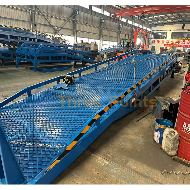 Mobile Ramp 6-15 Ton Adjusted Hydraulic Towable Dock Ramp Manual Container Loading Ramp Platform