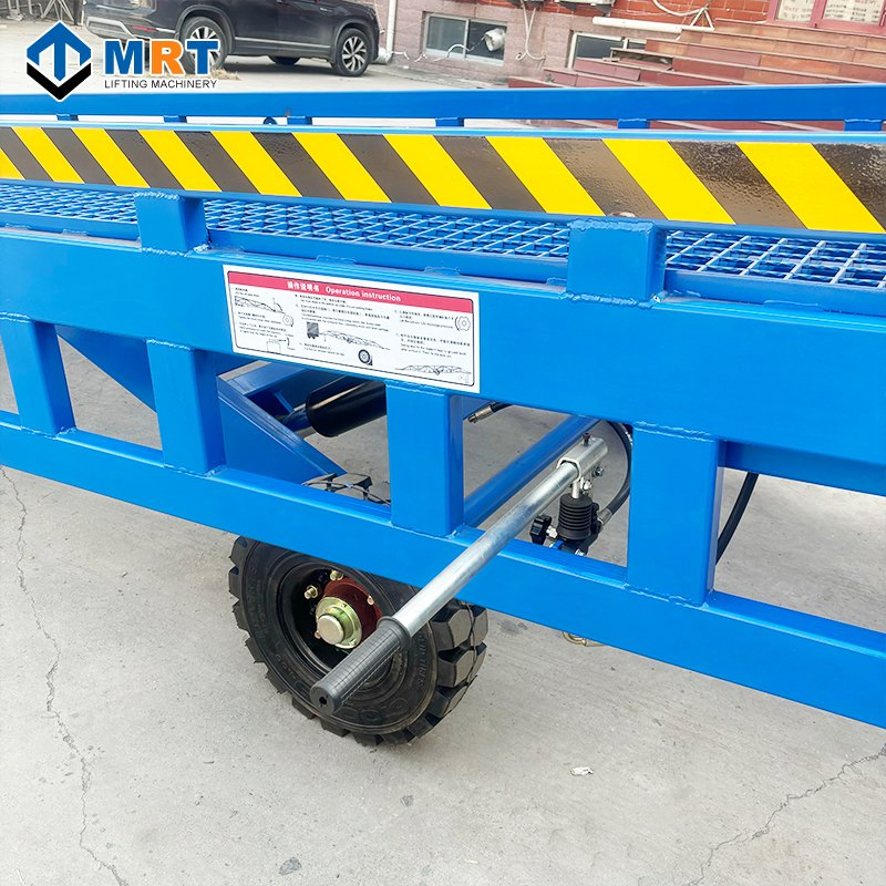 Mrt Manufacturer Hydraulic Boarding Bridge Forklift Container Platform Loading and Unloading Mobile Boarding Bridge