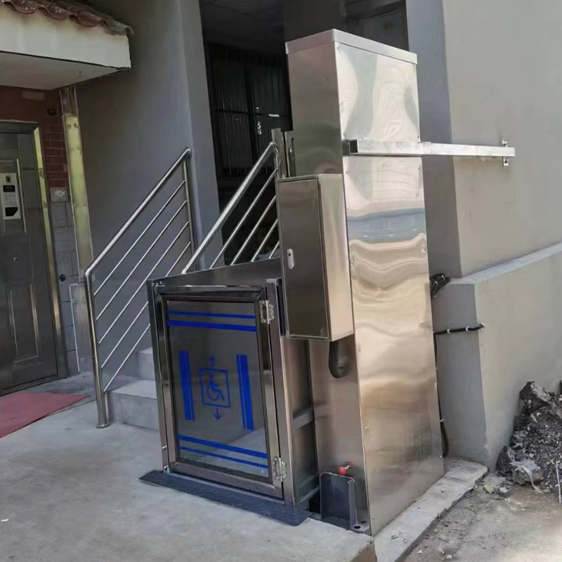 Versatile Lifting Platform for Wheelchair Users in Residential Spaces