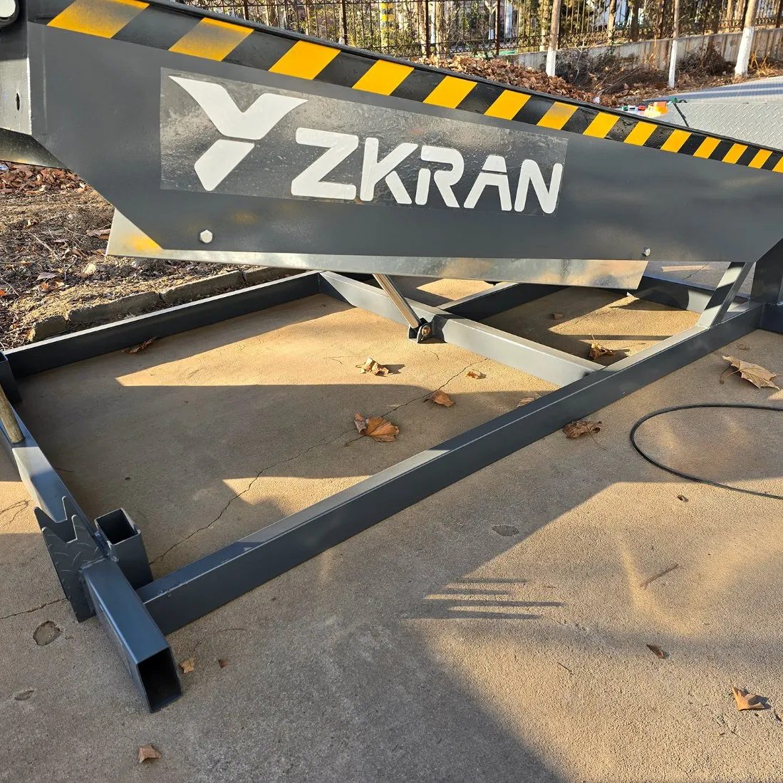 New Design Hydraulic Unloading Dock Ramp Platform Fixed Boarding Bridge with Good Price