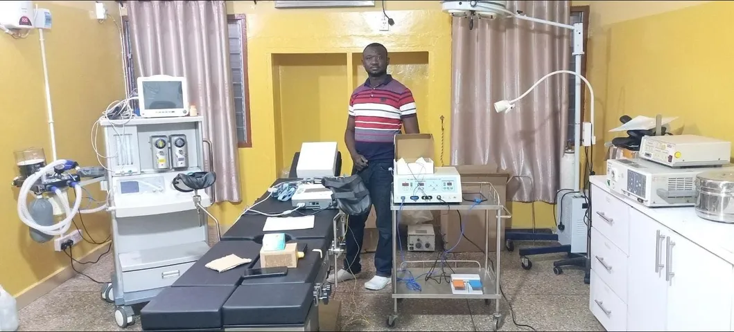 معدات إعادة تأهيل العلاج الطبيعي سرير الشد القطني العظمي الكهربائي