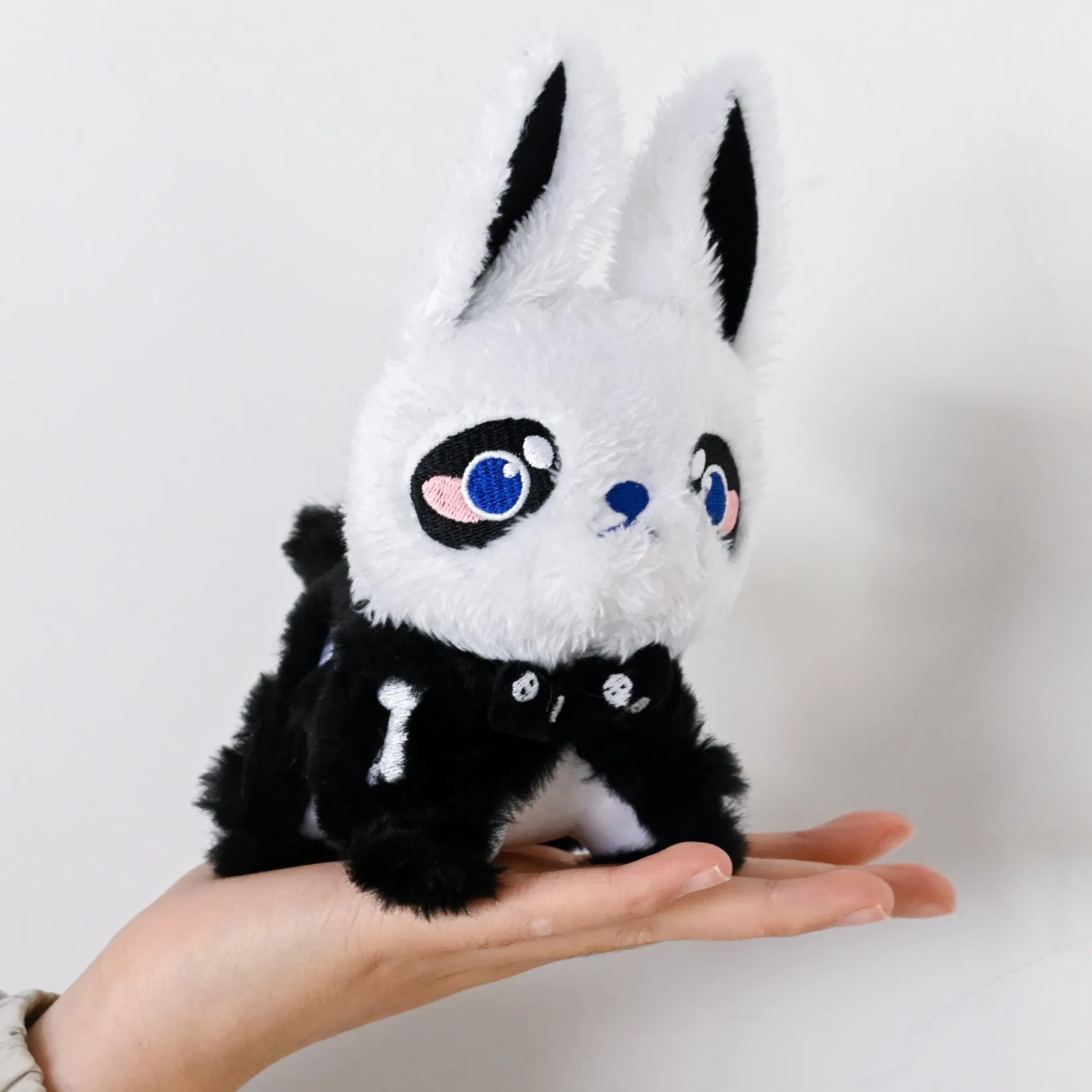 China Peluches Fabricados Suave Duradero Tamaño Pequeño Mini Juguete de Animal de Peluche de Tela Brillante Brilla en la Noche Juguete de Perro de Peluche Personaliza Tu Propia Marca de Juguete