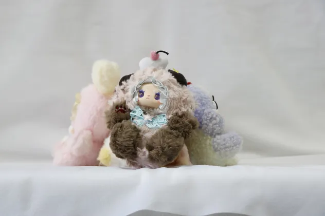 Muñeco de peluche con capucha de oso de fruta, personaje lindo, juguete de peluche con adorno de fruta