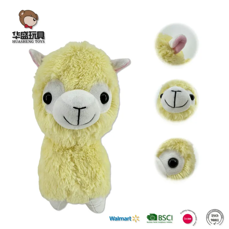 Detalle alpaca blanca de peluche