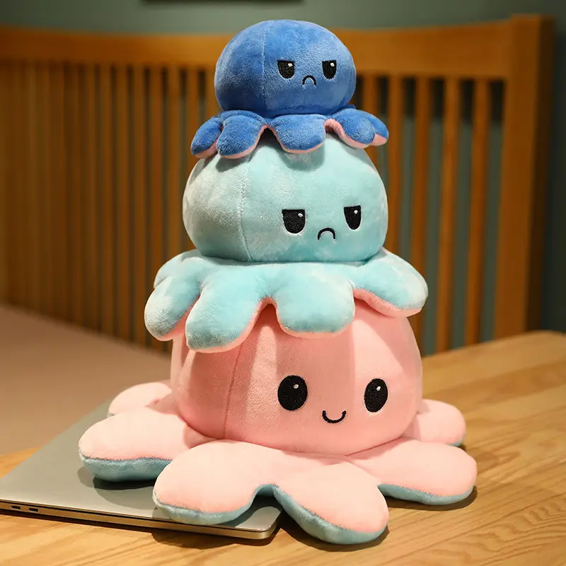 Bajo MOQ Juguetes de peluche personalizados de personajes de dibujos animados hechos a mano
