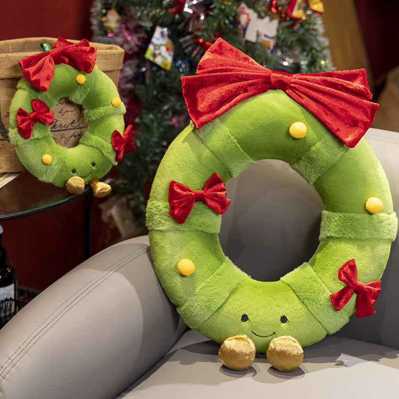2026 Juguetes de peluche personalizados de árbol de Navidad y personajes de anime con relleno de algodón PP para decoraciones festivas. Juguete de peluche