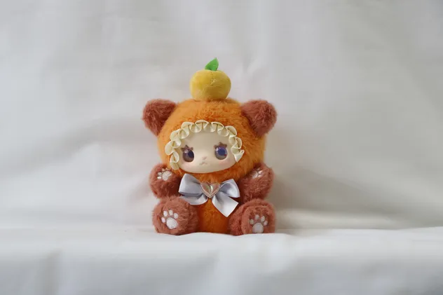Muñeco de peluche con capucha de oso de fruta, personaje lindo, juguete de peluche con adorno de fruta