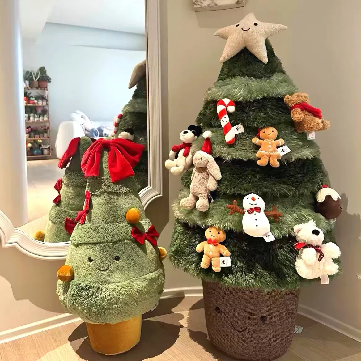 2026 Juguetes de peluche personalizados de árbol de Navidad y personajes de anime con relleno de algodón PP para decoraciones festivas. Juguete de peluche