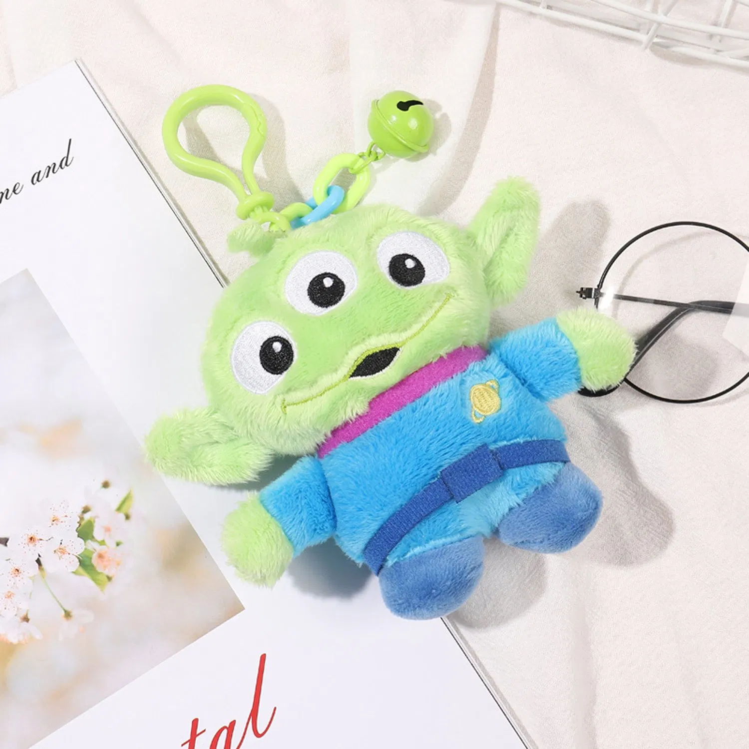 Llaveros de personajes de peluche de hada de flor de tres ojos de Pixar