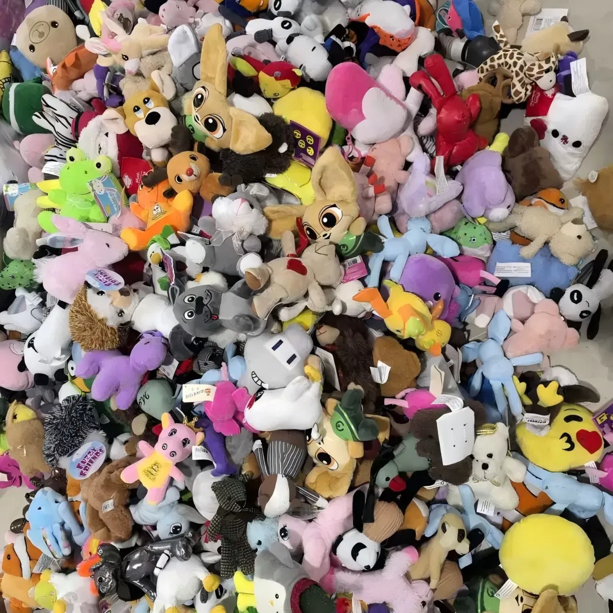 Precio mayorista de animales de peluche surtidos, lindos, suaves, mini, pequeños, medianos, grandes, en bulk, baratos, para máquinas de arcade, tragamonedas, máquinas de garra, relleno de juguetes de peluche