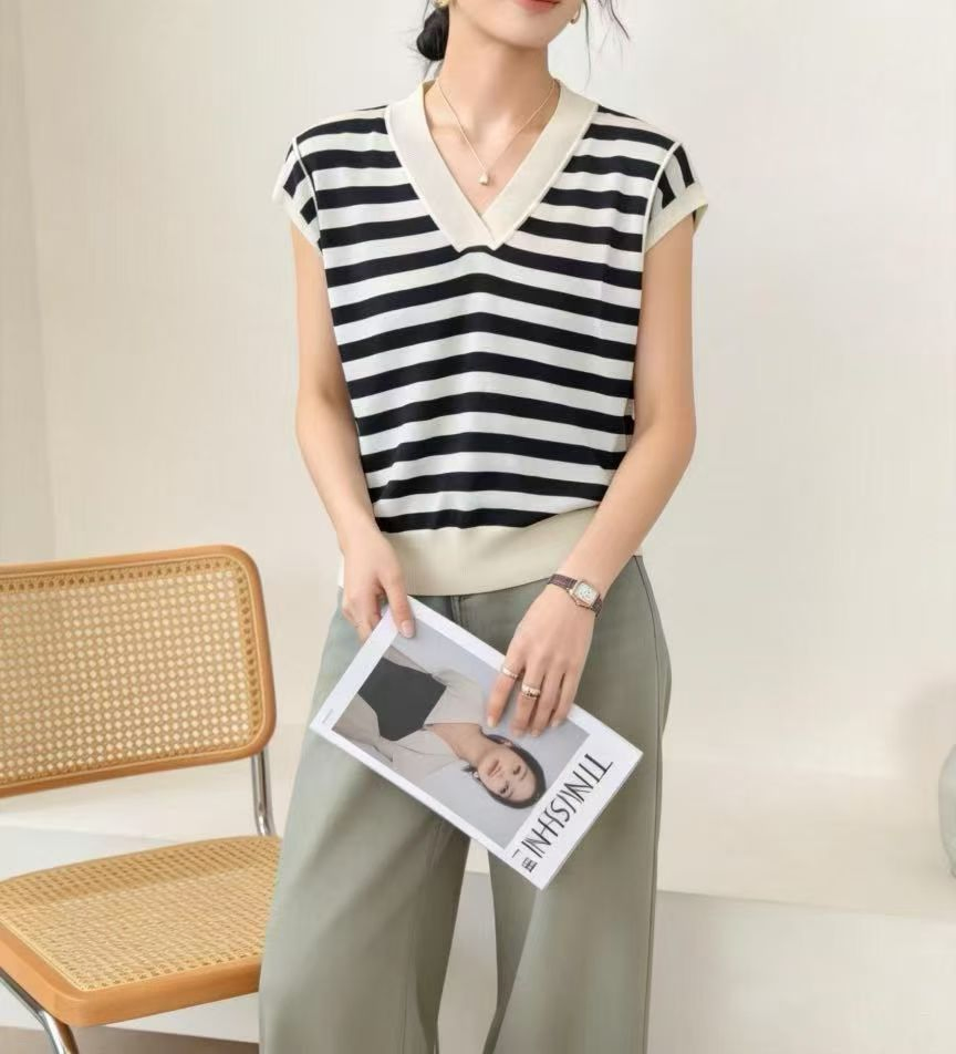 Women's V-Neck Striped Short Sleeve Knit Top