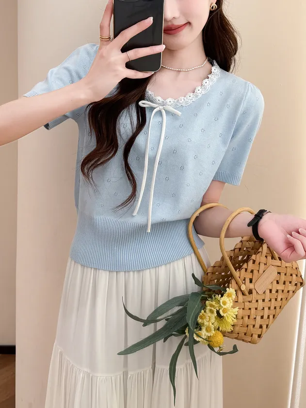 Minimalist Knit Sweater Detail 1