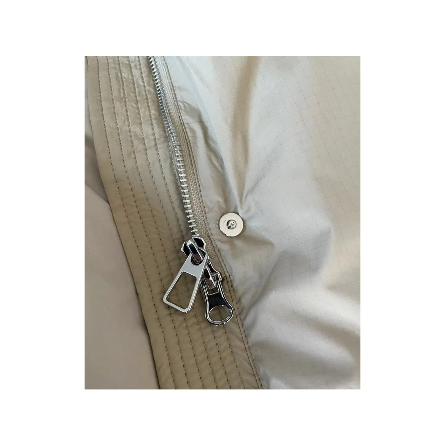 Winter Women′ S Duck Down Nylon Coat with Fox Fur Collar Ready for Ship