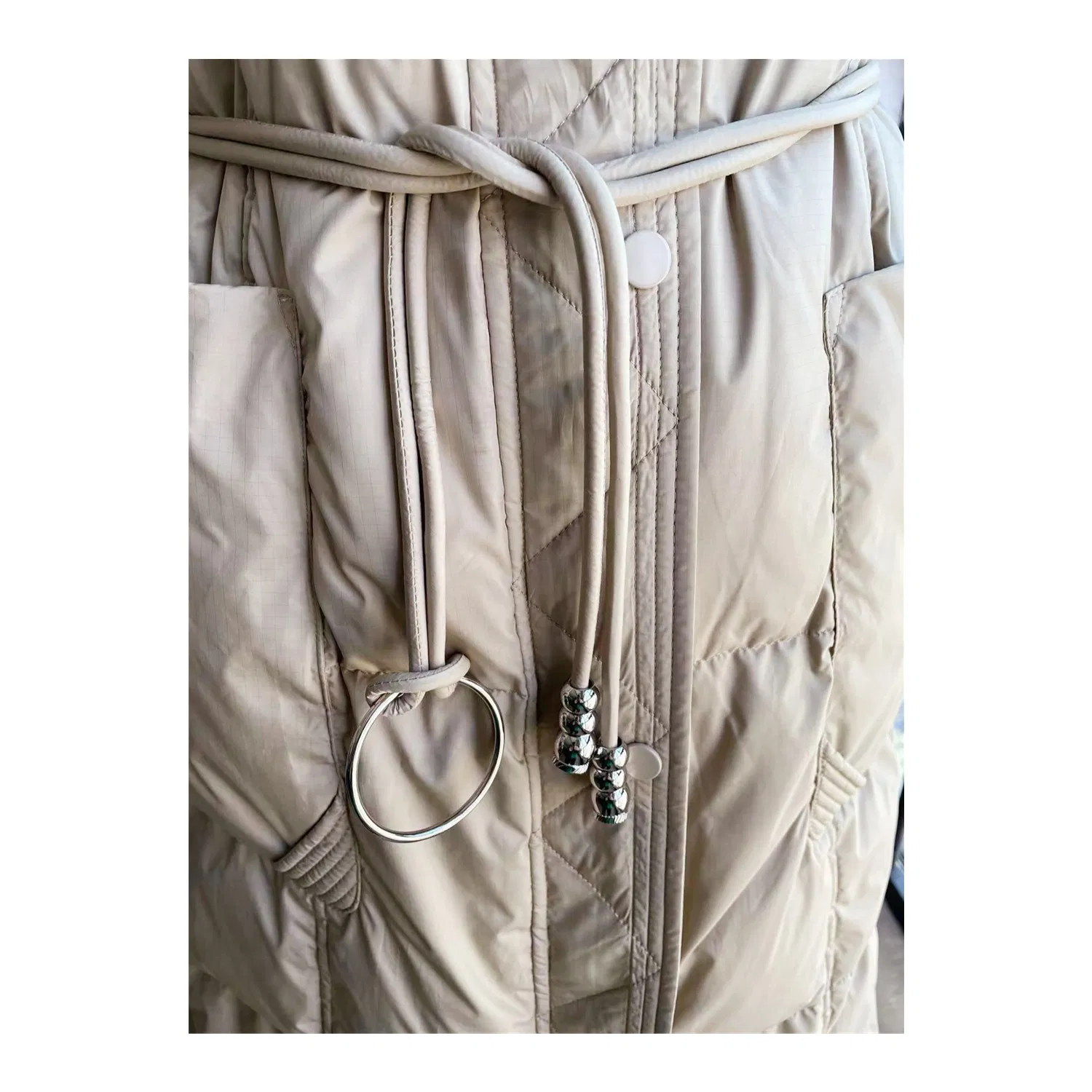 Winter Women′ S Duck Down Nylon Coat with Fox Fur Collar Ready for Ship