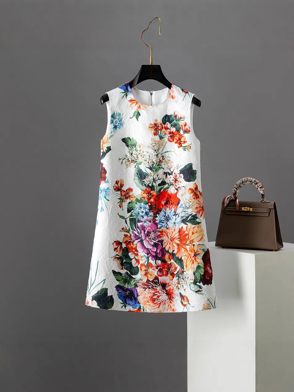 Women's Sleeveless Floral Print Jacquard Shift Dress Front View