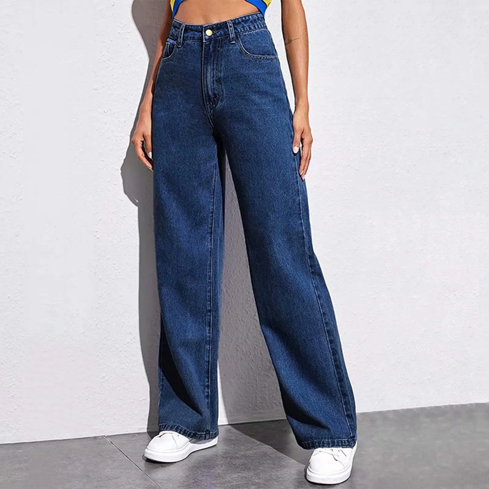 High-Waisted Wide-Leg Jeans Detail 1