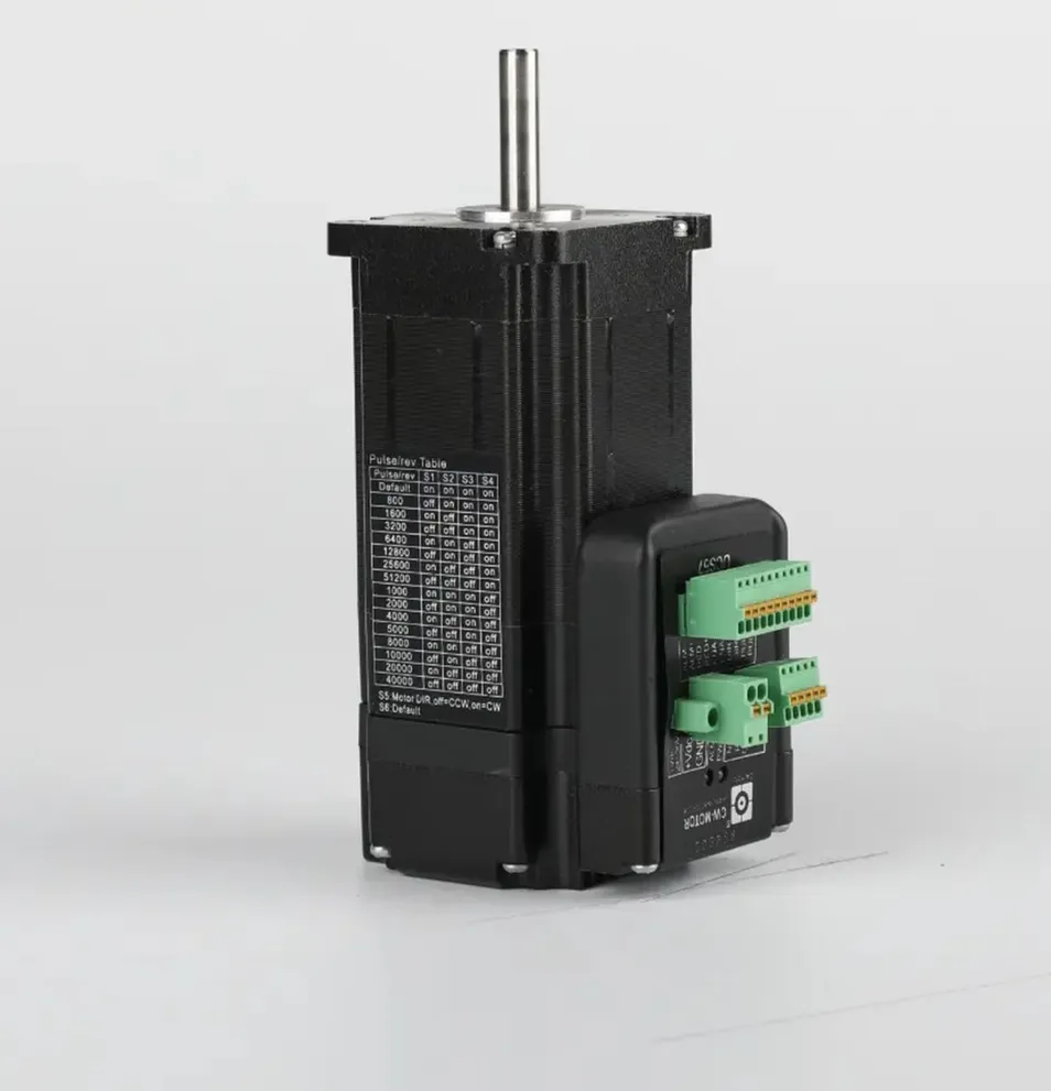 Motor de corriente alterna sincrónico de alta densidad de potencia y alto par para robots de pintura