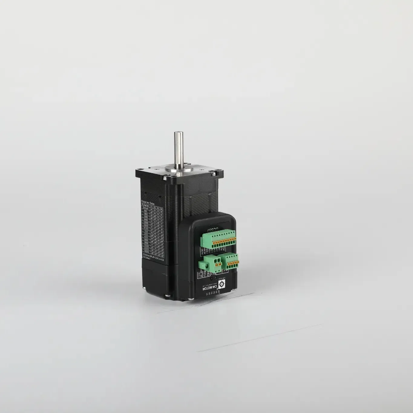 Motor de corriente alterna sincrónico de alta densidad de potencia y alto par para robots de pintura