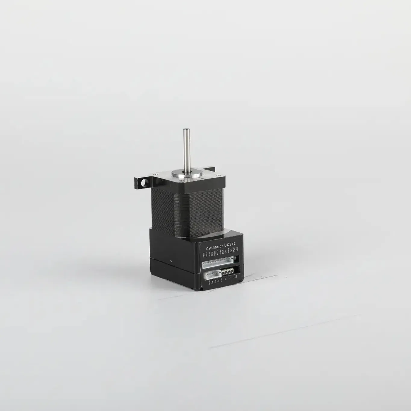 Motor de corriente alterna sincrónico de alta densidad de potencia y alto par para robots de pintura