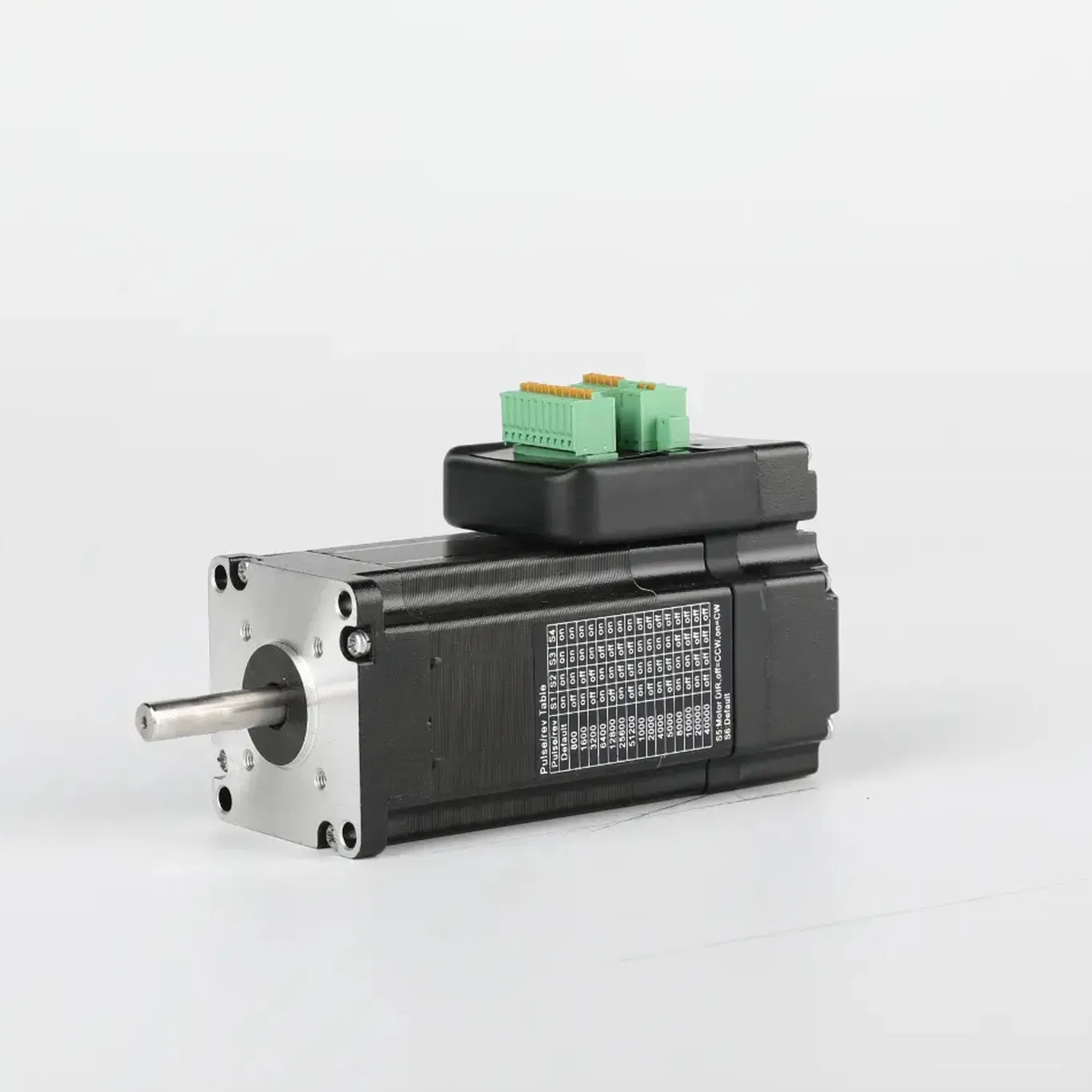 Motor de corriente alterna sincrónico de alta densidad de potencia y alto par para robots de pintura