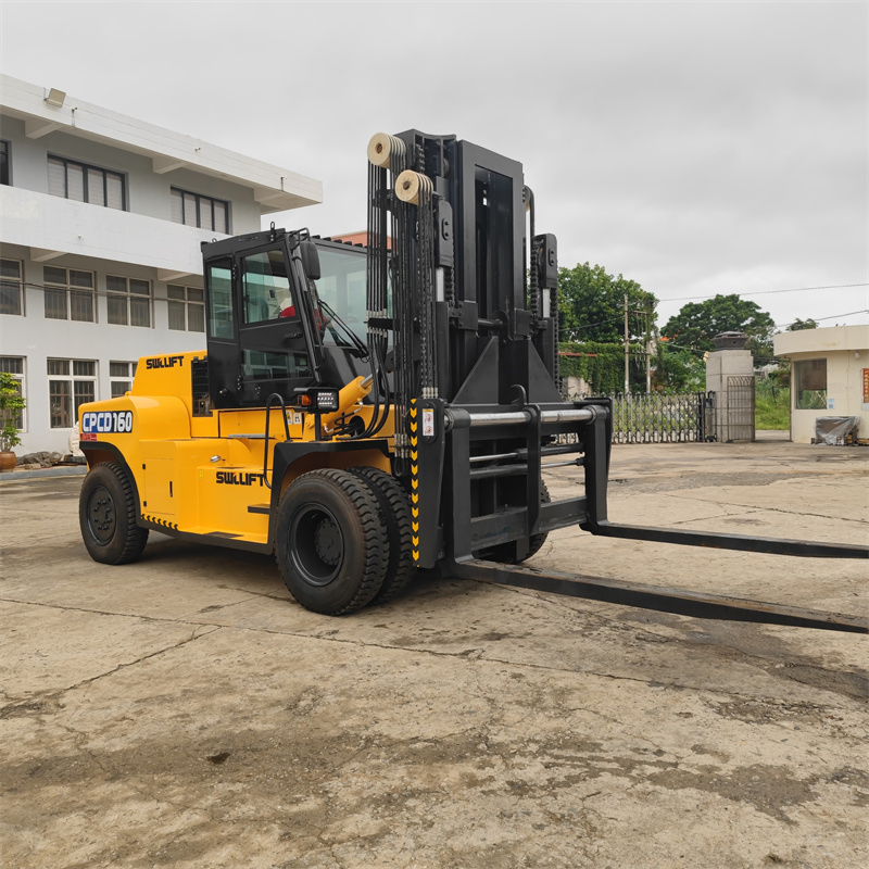 Multi-Purpose 2.1t-4.7t Lifting Capacity Rough Terrain Forklift for Quarry Transport