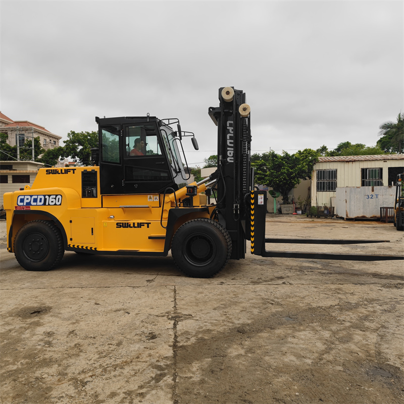 Multi-Purpose 2.1t-4.7t Lifting Capacity Rough Terrain Forklift for Quarry Transport