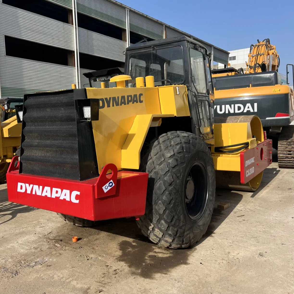 Used Dynapacc Ca30d Road Roller Designed for Filling Trenches Good Condition Cheapest Price Low Fuel Consumption Shoulders Road Compactors