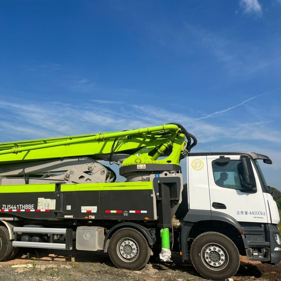 Used Truck Mounted Concrete Pump 56m Zoommlion 2021 with Cheap Price