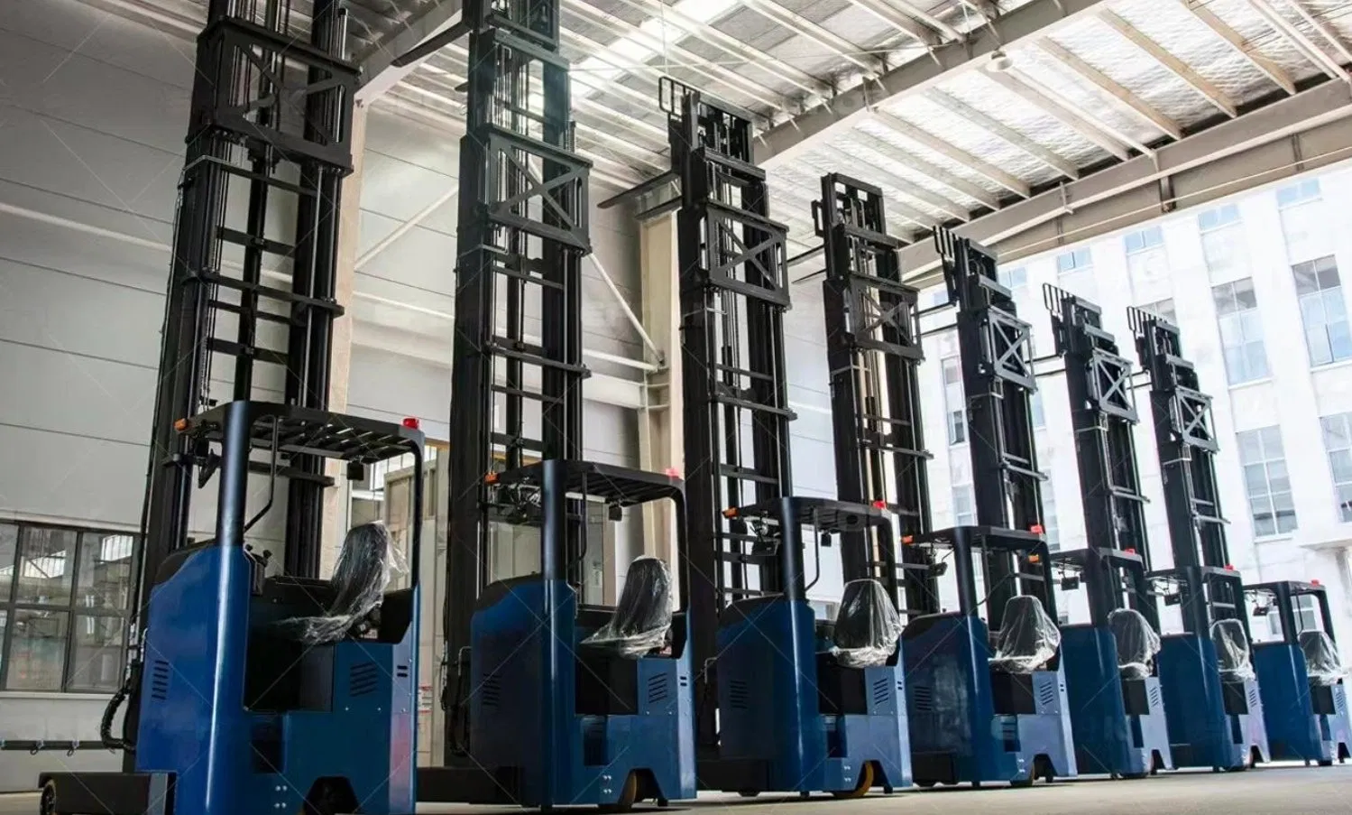 Factory Sale Narrow Aisle 3-Way Pallet Stacker Lift Machine Electric Reach Truck 2/1.5 Ton