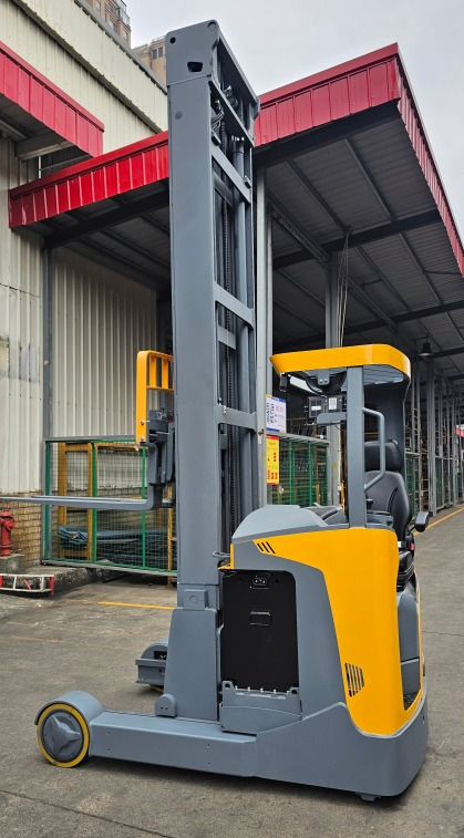 Seated Model Very Narrow Aisle 2000kg 2ton Capacity Electric Reach Truck Montacargas Apilador Retrá Ctil