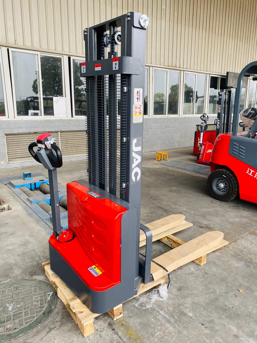 CDD15J Stacker Side View