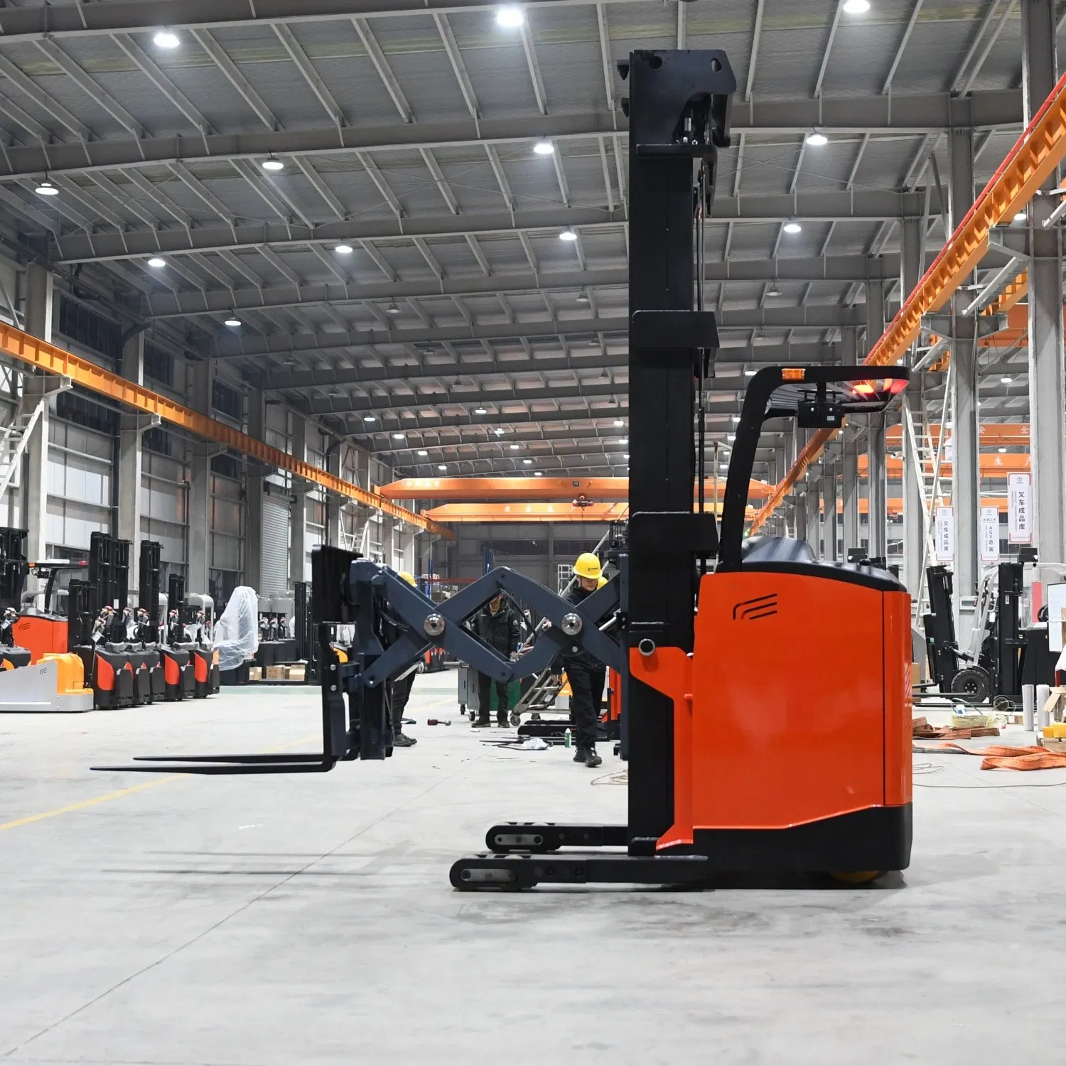 Easy Operate Electric Reach Truck 11m Narrow Aisle Reach Forklift 1.9ton Double Deep Vna