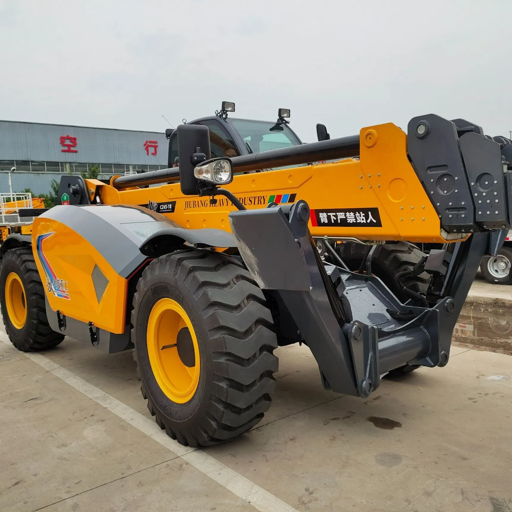 China 4 Ton 4WD All Terrain Material Telehandler Telescopic Handler for Sale