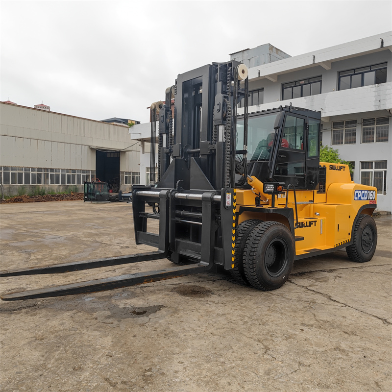 Multi-Purpose 2.1t-4.7t Lifting Capacity Rough Terrain Forklift for Quarry Transport