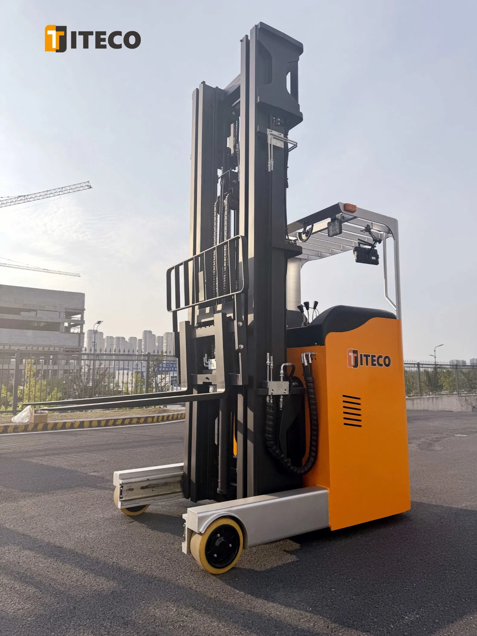 Electric Pallet Forklift 1.5t 2t 3t Electric Pallet Truck Side Loader Order Picker for Warehouse and Container Electric Reach Truck Forklift