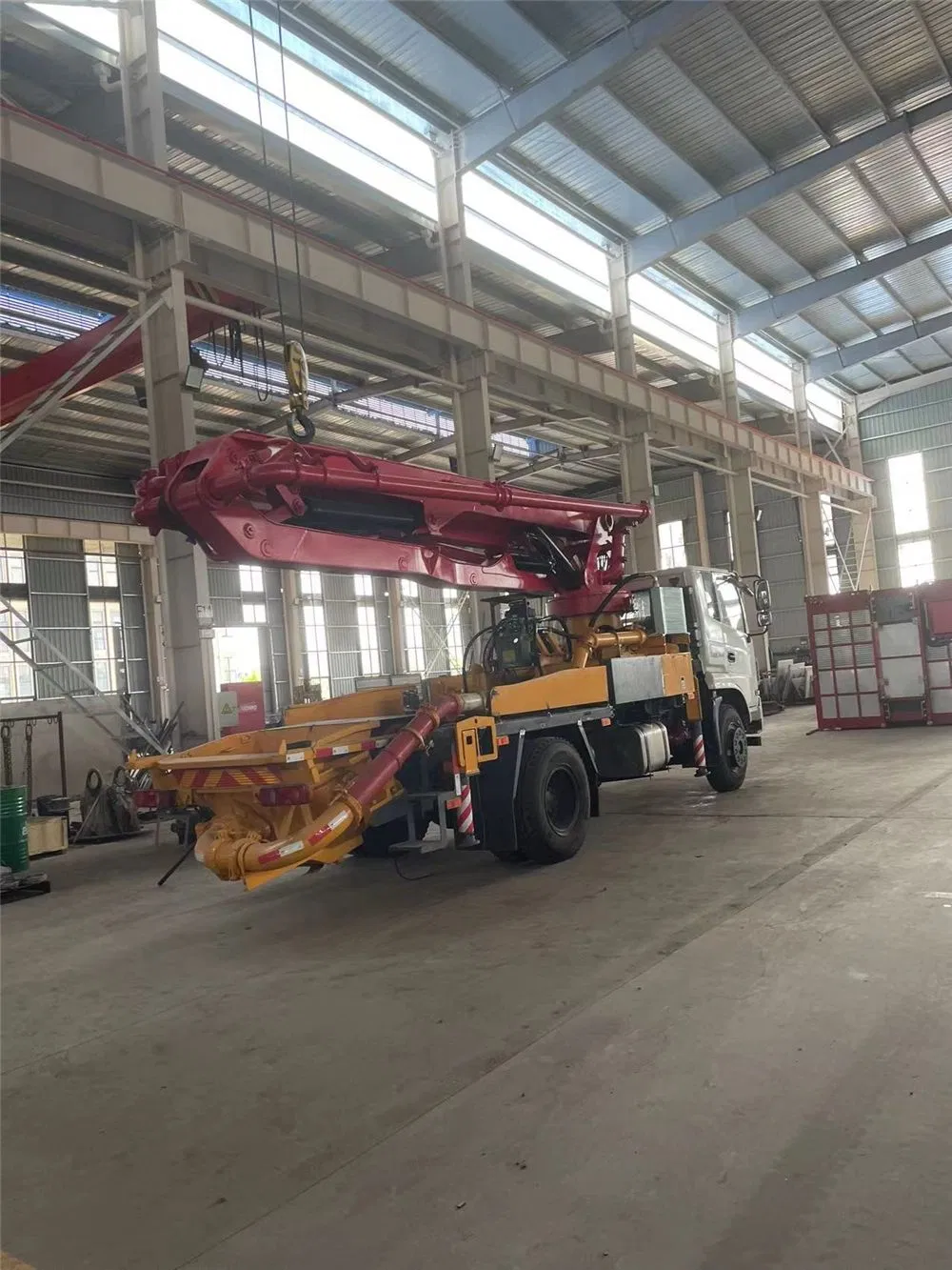 37m Pump Mounted Chassis Mixer Truck Concrete Pump
