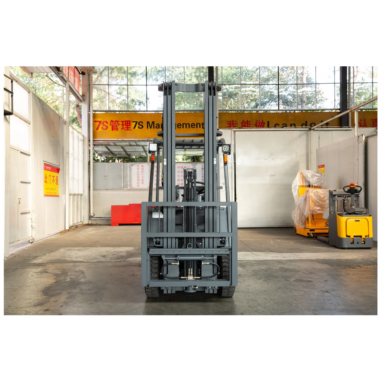 2.0ton Electric Side Loader Forklift with Four Wheels