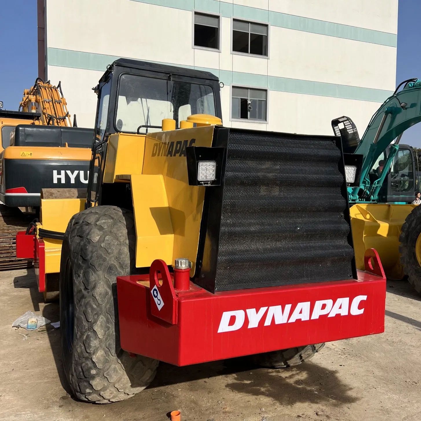 Used Dynapacc Ca30d Road Roller Designed for Filling Trenches Good Condition Cheapest Price Low Fuel Consumption Shoulders Road Compactors