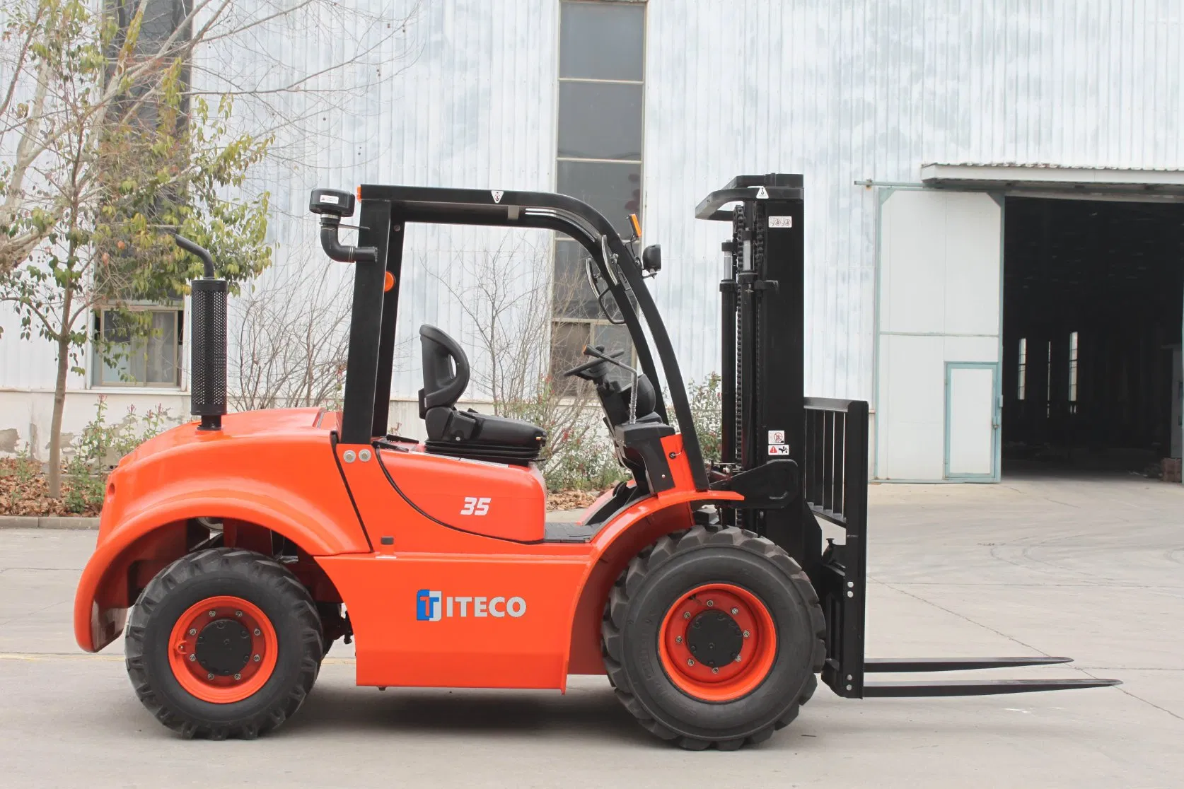 Titeco 2ton-4ton Ride-on Rough Terrain Fork Lift Trucks Mountain Forest Transport off-Road Forklift with Side Shifter/Closed Cabin/Toyota Suspension Seat