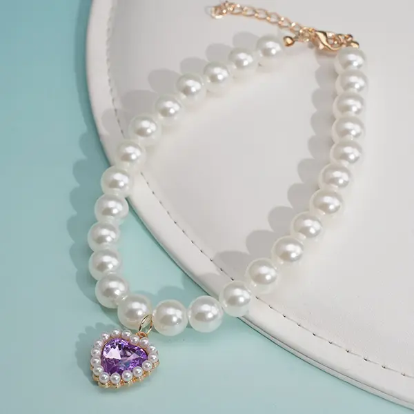 OEM Wholesale Adjustable Pearl Beaded Pet Necklace – 25+5 cm | Plastic Pearls with Alloy & Resin Heart Pendant – 16.6 g