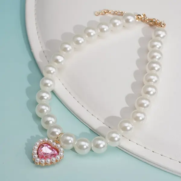 OEM Wholesale Adjustable Pearl Beaded Pet Necklace – 25+5 cm | Plastic Pearls with Alloy & Resin Heart Pendant – 16.6 g