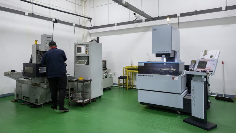 Medium wire precision wire cutting machine for precision parts