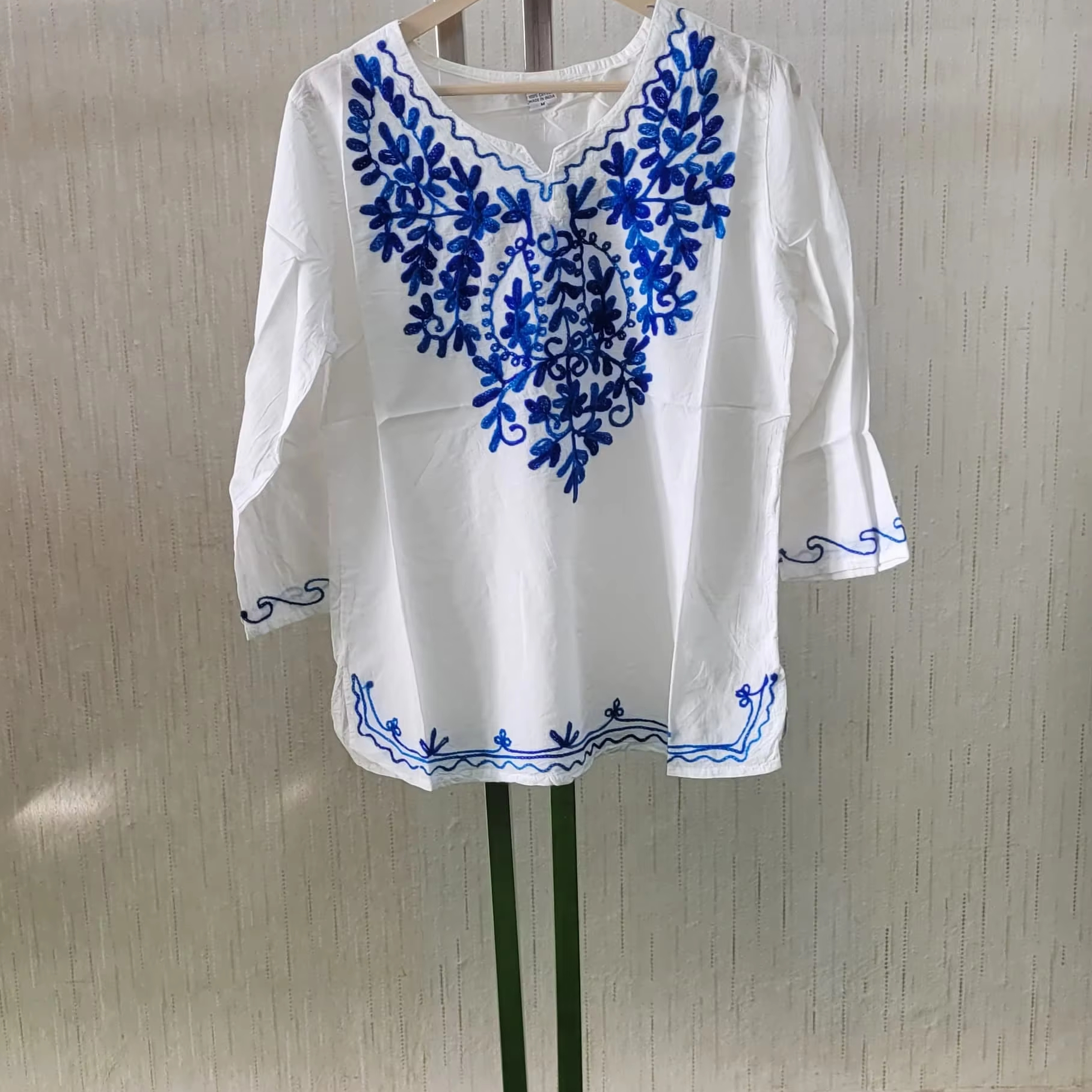 New Stylish Trendy Fancy Fashionable Women's Customized Color Cotton Tank Top Embroidery V-neck Geometric Pattern High-quality
