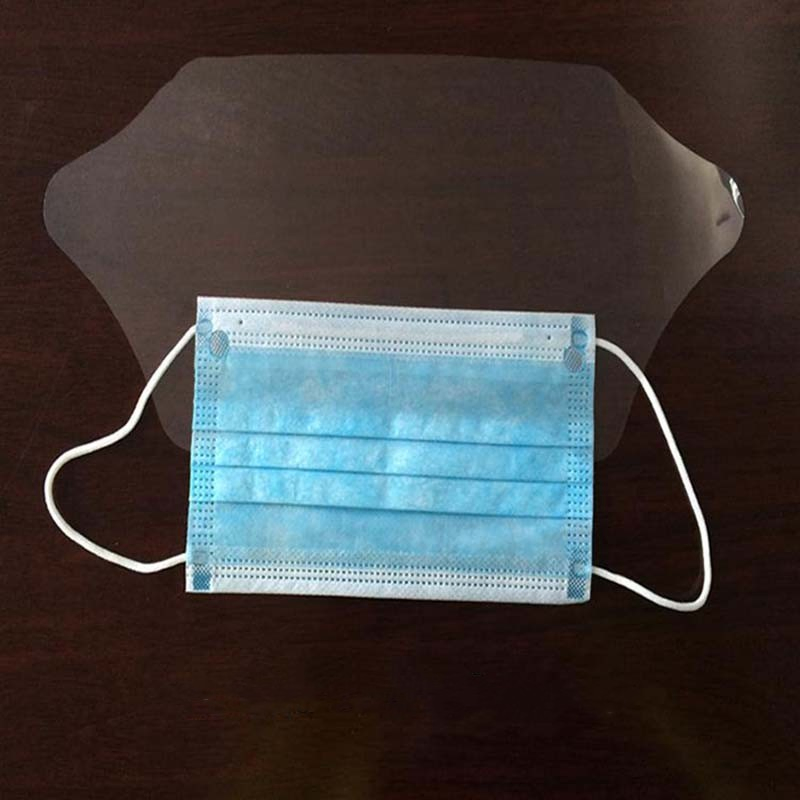 Máscaras cirúrgicas amarradas com proteção ocular