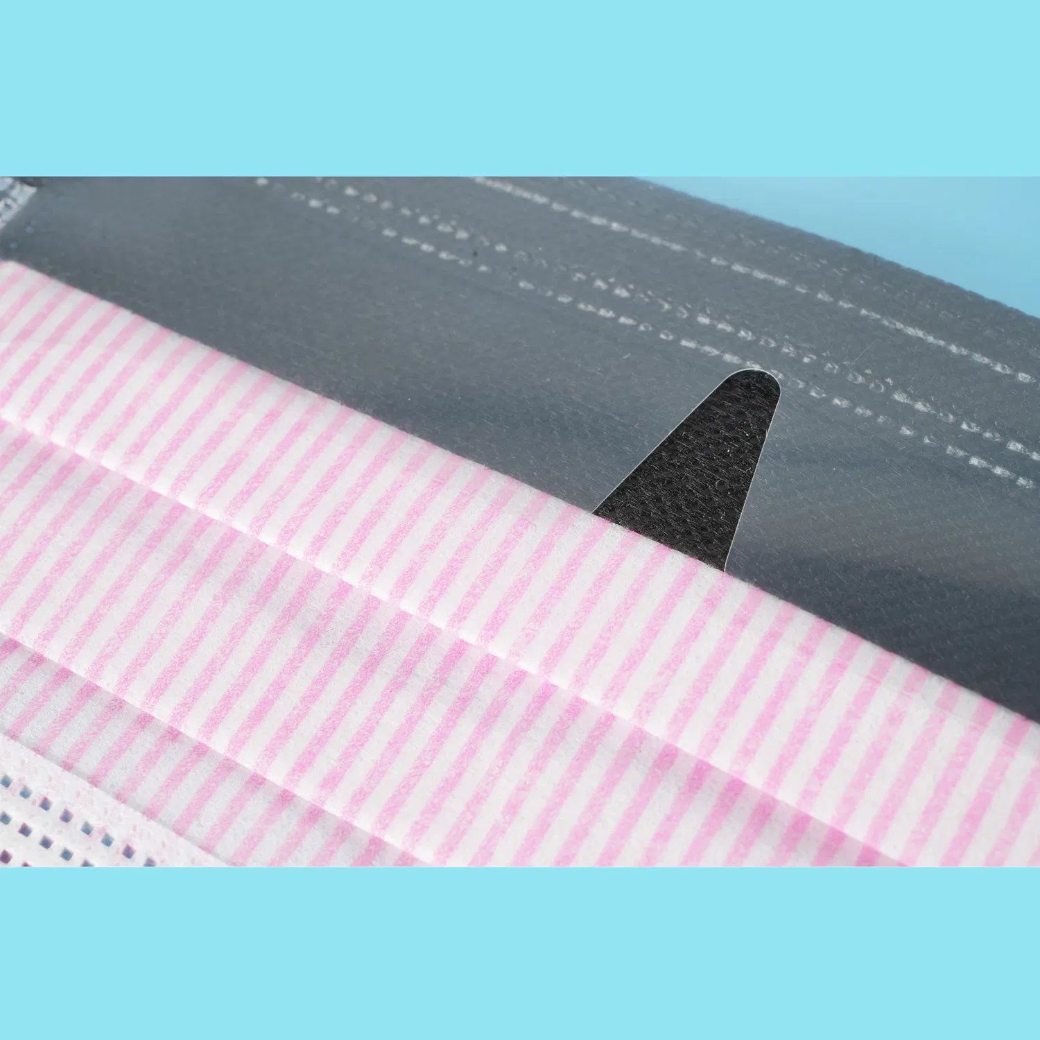 Tie-on Type Iir Surgical Mask with Integrated Anti-Fog Visor Black Foam Nose Seal for Dental Use