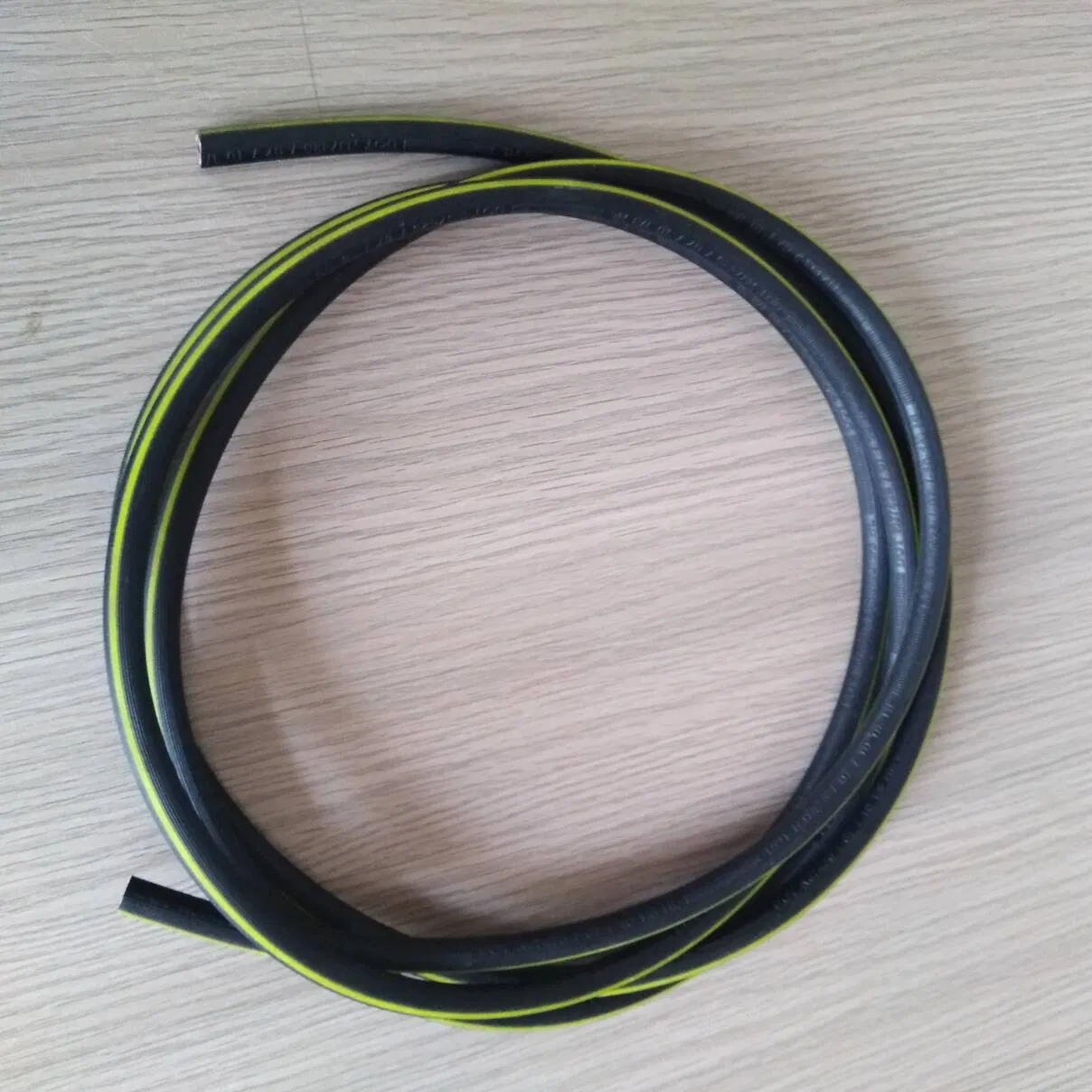 Mangueiras de Freio Hidráulico SAE J1401 com Superfície em Relevo Alto Embossada DOT e Faixa Amarela 1/8 Hl