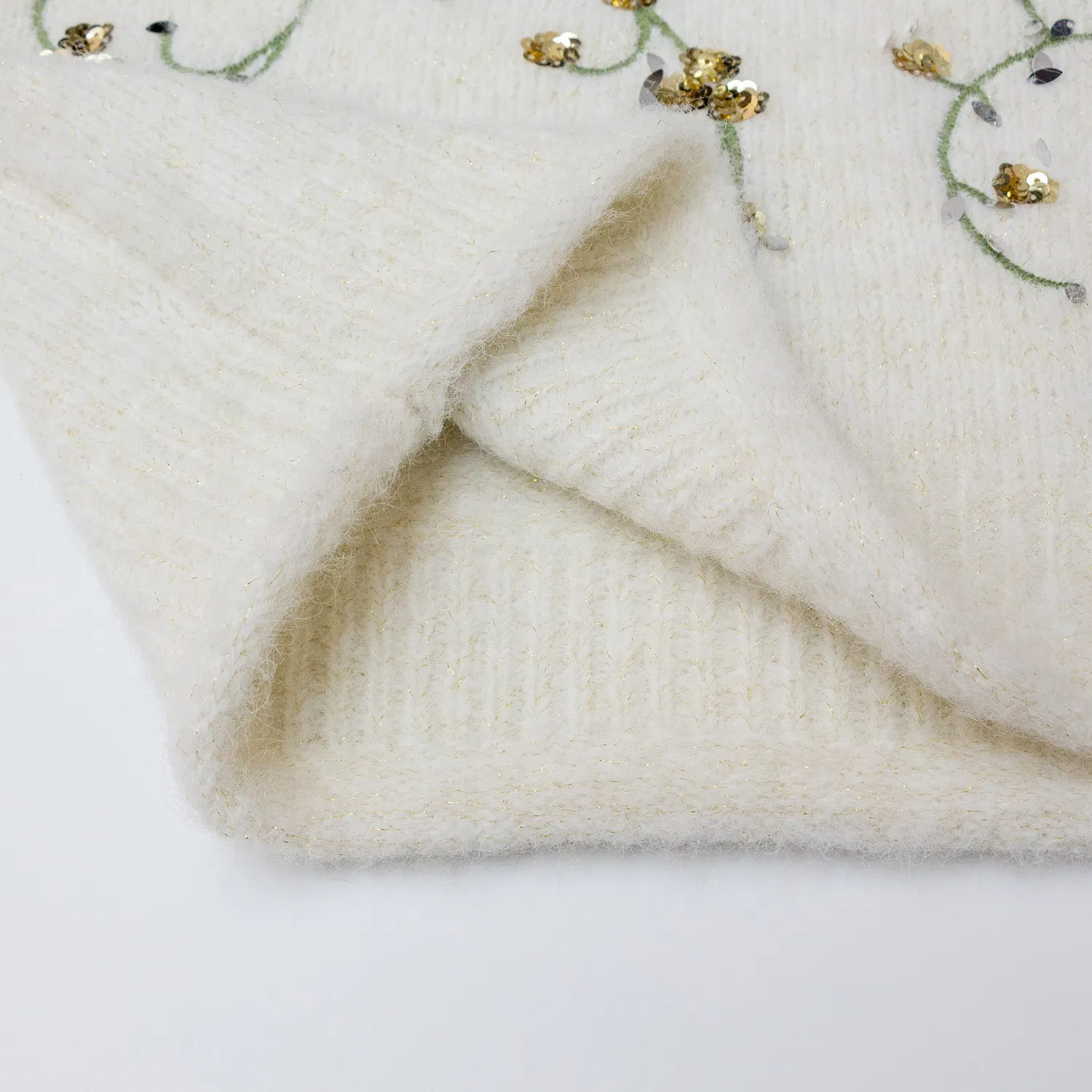 Suéter de Malha Fuzzy com Bordado Floral em Lantejoulas para Mulheres, Gola Alta, Pulôver Elegante e Luxuoso, Moda de Inverno, Fornecedor OEM ODM da China
